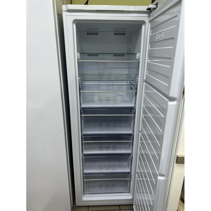 Морозильна шафа Beko RFNE290E33W White Б/В