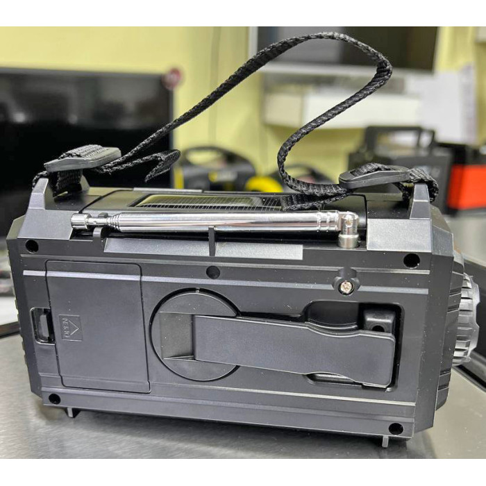 Портативне радіо з ліхтариком на сонячній батареї Rocam CR1009 Ultra Black