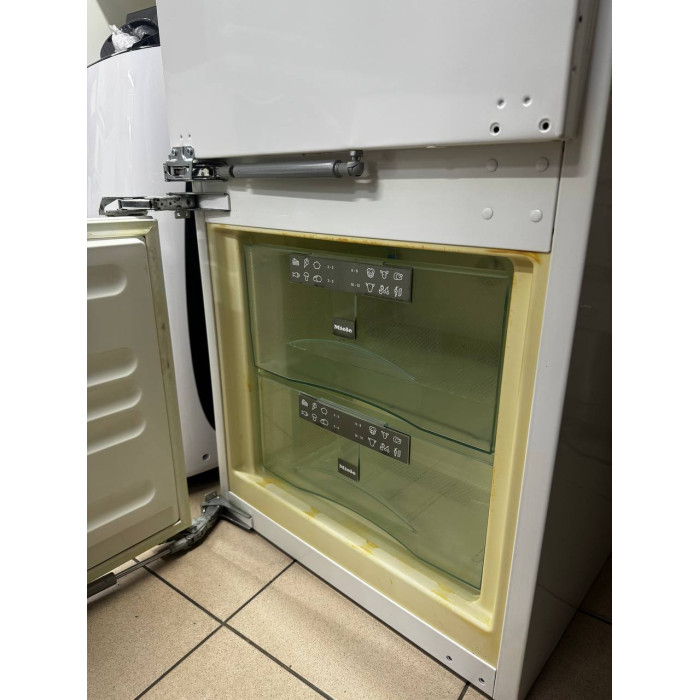 Вбудований холодильник KF 9757 iD Б/В