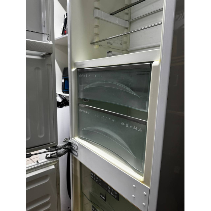 Вбудований холодильник KF 9757 iD Б/В