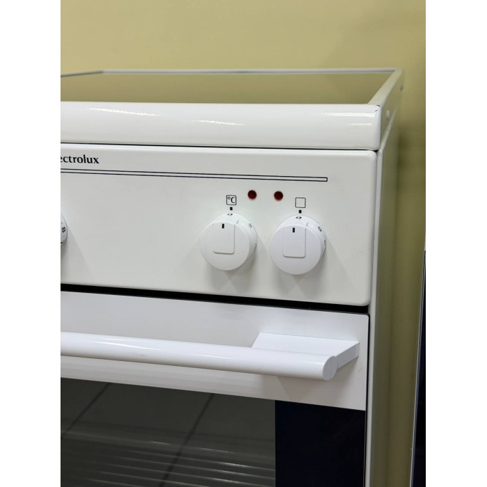 Електрична плита Electrolux EKC510504W Б/В