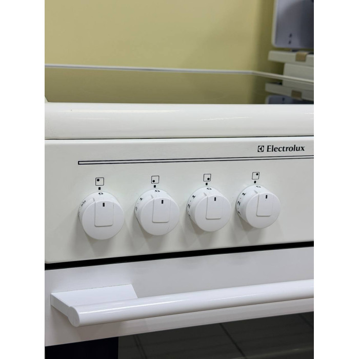 Електрична плита Electrolux EKC510504W Б/В
