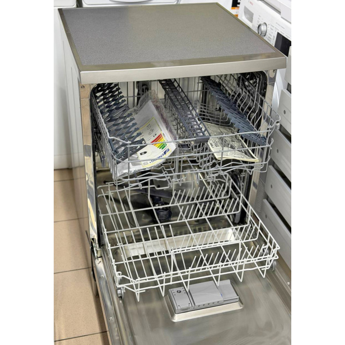 Посудомийна машина Candy HCF3C7LFX з підключенням по Wi-Fi та Bluetooth