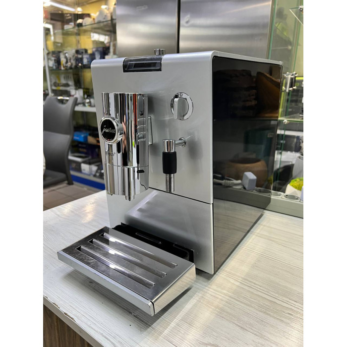 Автоматична кавомашина Jura 673 Б/В