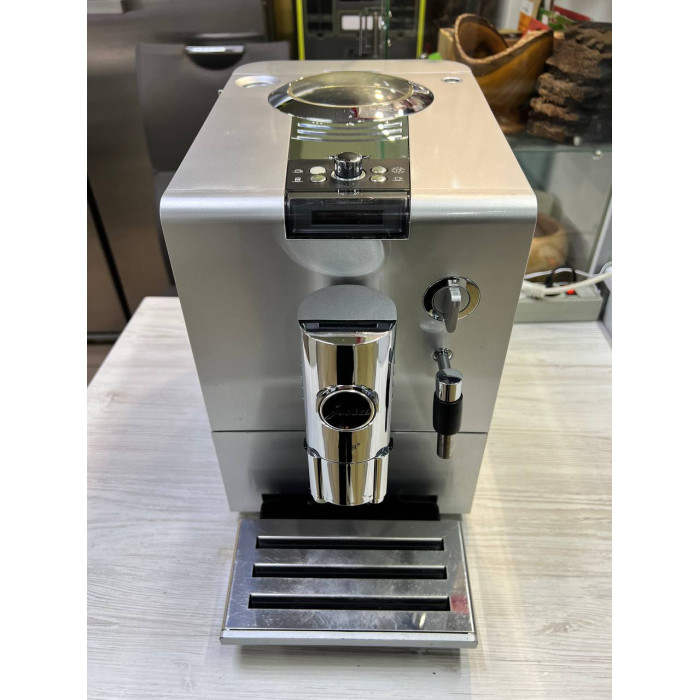 Автоматична кавомашина Jura 673 Б/В