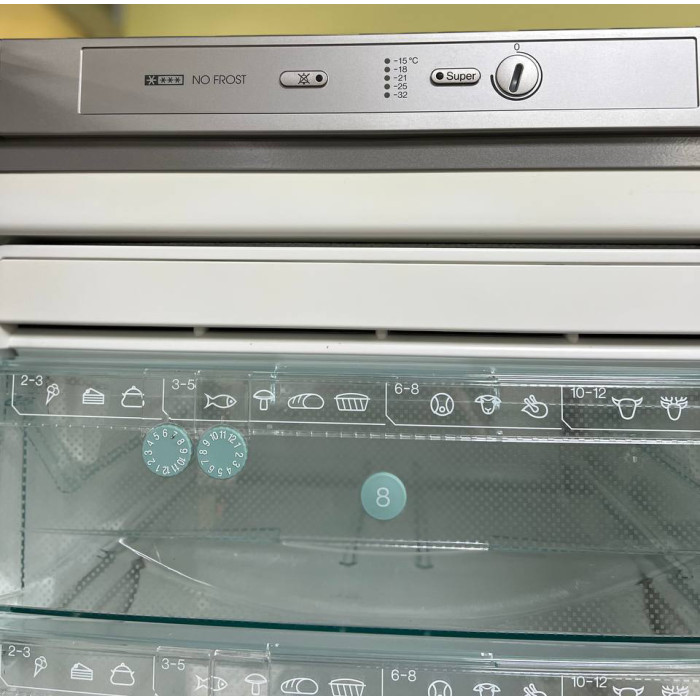 Морозильна камера FN 4957 S ed-1 Б/В