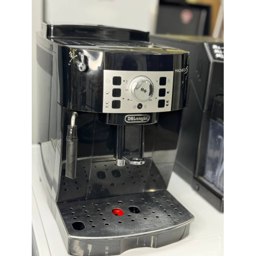 Кавомашина автоматична Delonghi Magnifica S ECAM 22.110.B Б/В